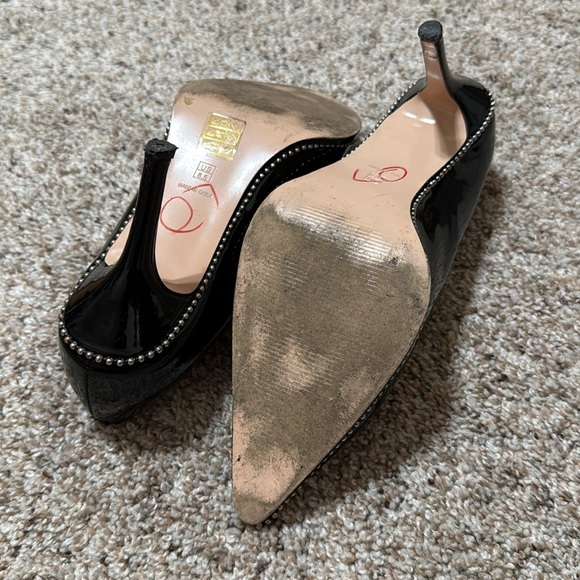 Women's Pointed Toe Stiletto With Stud Defail - Picture 7 of 7